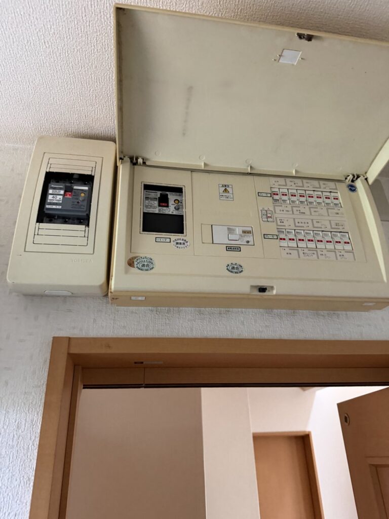 福岡県糟屋郡新宮町で漏電調査を行った分電盤