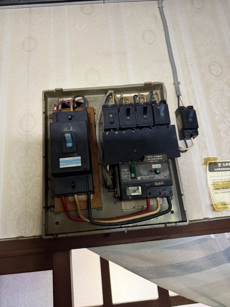 福岡県うきは市吉井町でブレーカーを交換した分電盤